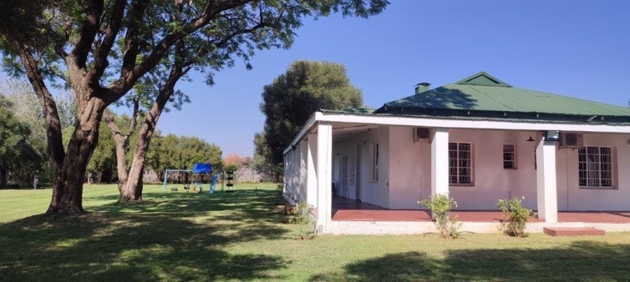 4 Bedroom Property for Sale in Groot Marico North West